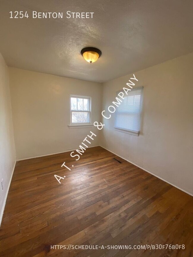 Building Photo - 1254 Benton St