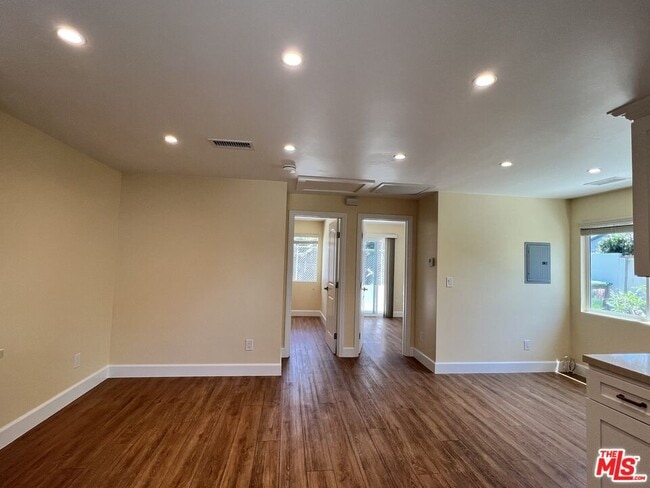 Building Photo - 3753 W 60th St