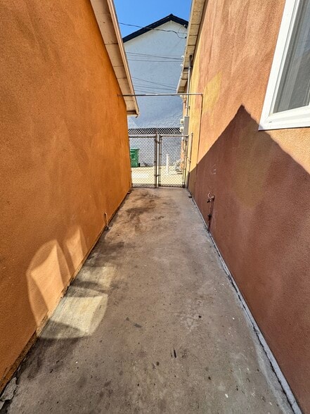 Building Photo - 2838 Fairmount Ave