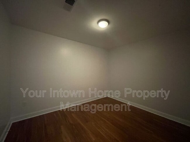 Building Photo - 239 Carlyle Park Dr