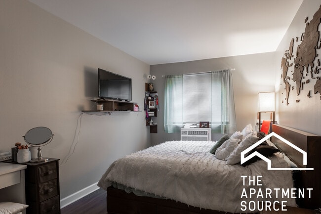 Building Photo - 607 W Wrightwood Ave