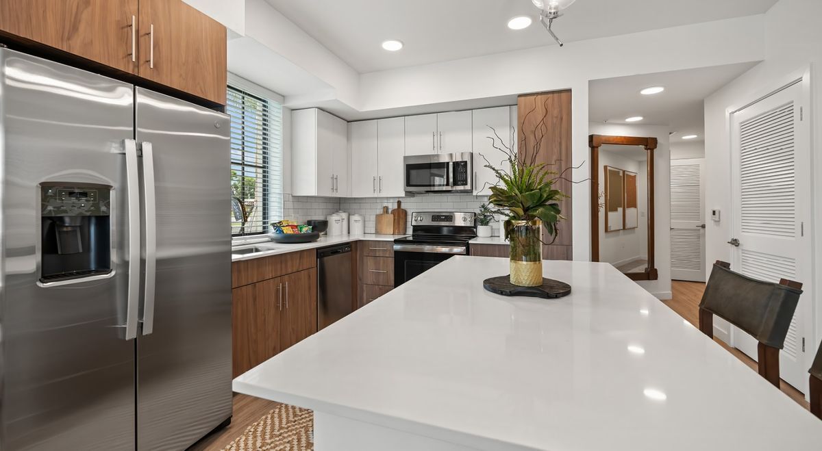 Building Photo - 2085 S Congress Ave