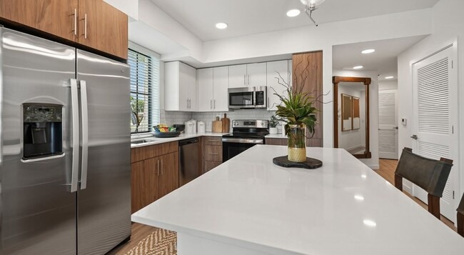 Building Photo - 2085 S Congress Ave