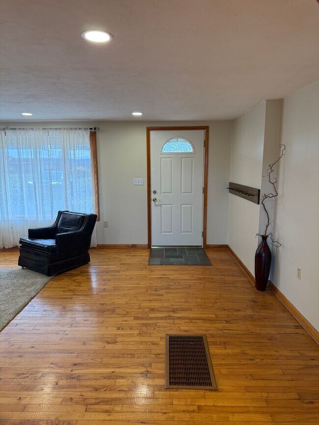 Building Photo - 558 Shippensburg Rd