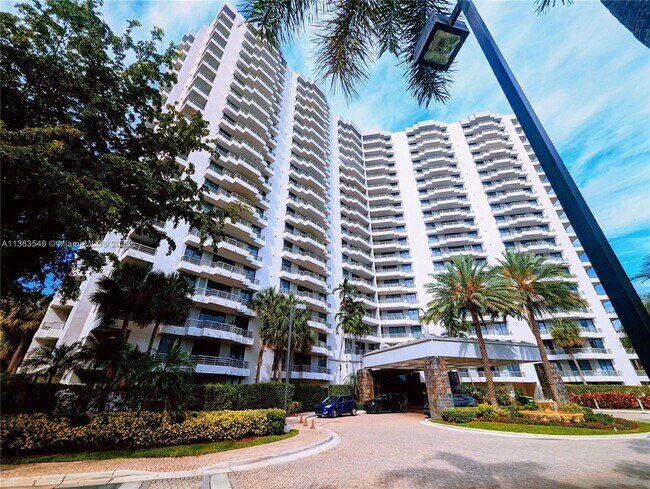 Primary Photo - 3300 NE 191st St