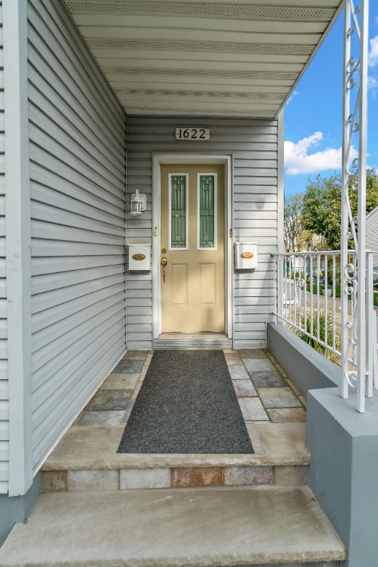 Building Photo - 1622 Union Turnpike