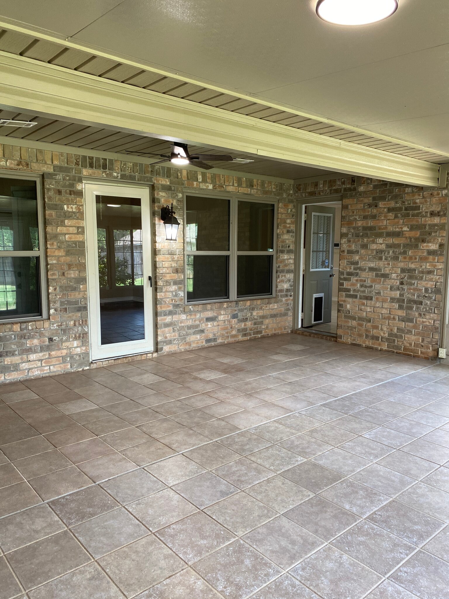 Building Photo - 6014 Castle Oaks