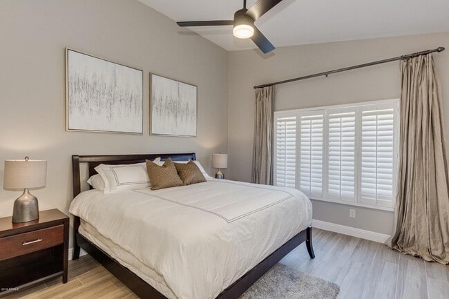 Building Photo - 6218 E Waltann Ln