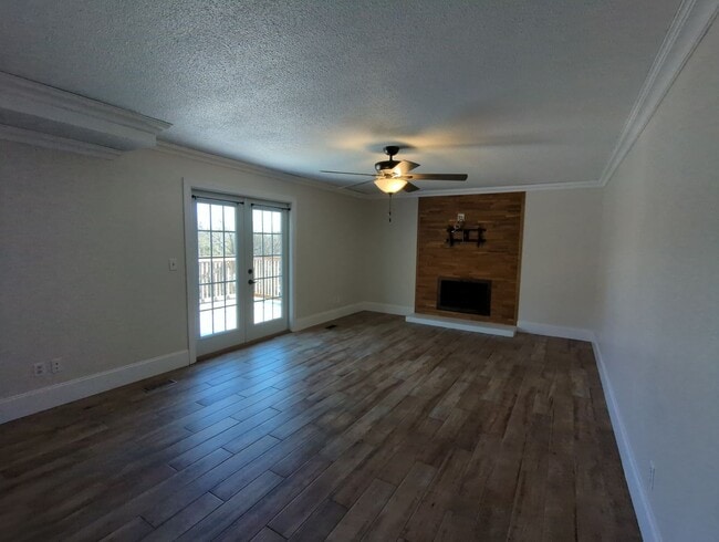 Building Photo - 513 Woodcroft Dr