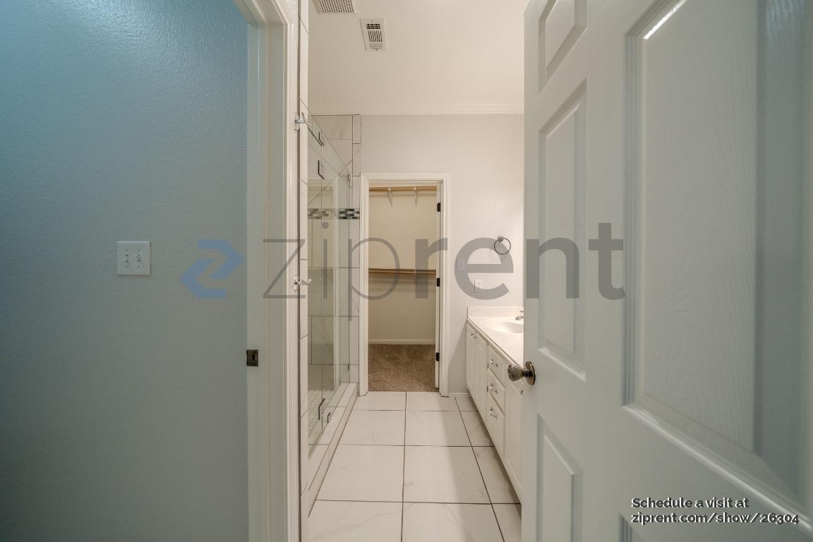 Building Photo - 7501 Shadowridge Run