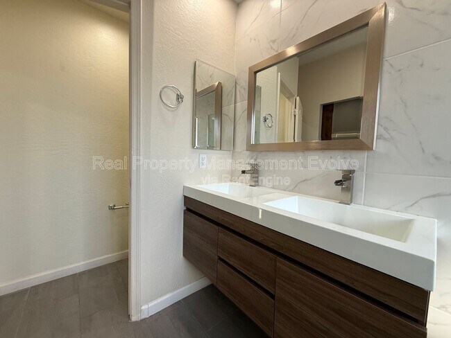 Building Photo - 3085 N 87th Pl