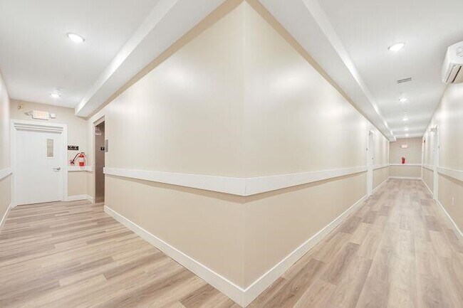 Building Photo - 304 61st St