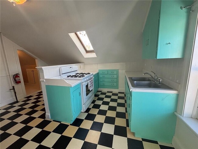 Building Photo - 712 Hope St