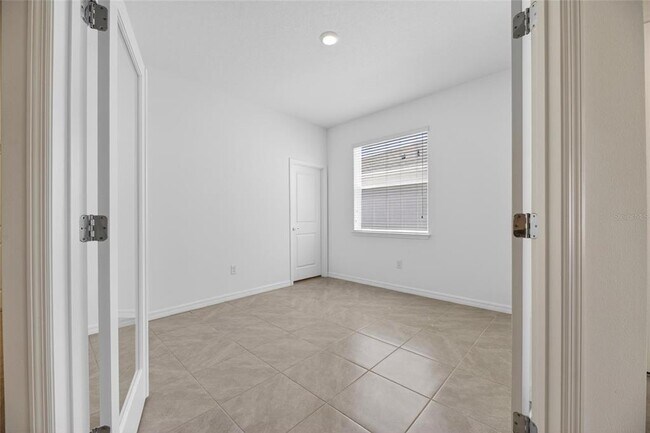 Building Photo - 2425 Bending Bonsai Dr