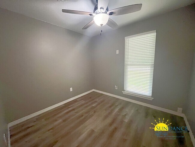 Building Photo - Charming 3 Bedroom Home in Crestview!