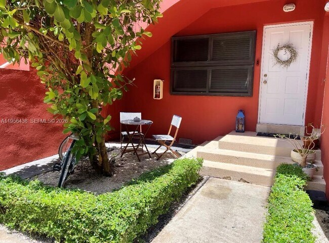 Building Photo - 544 NE 62nd St