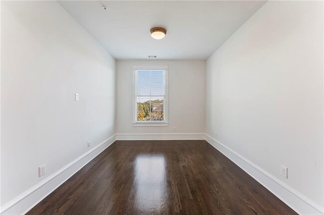 Building Photo - 871 3rd St