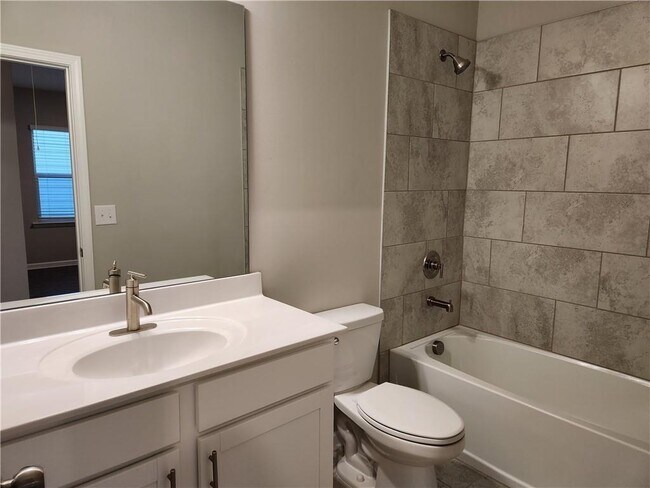 Building Photo - 3417 Park Pointe Cir