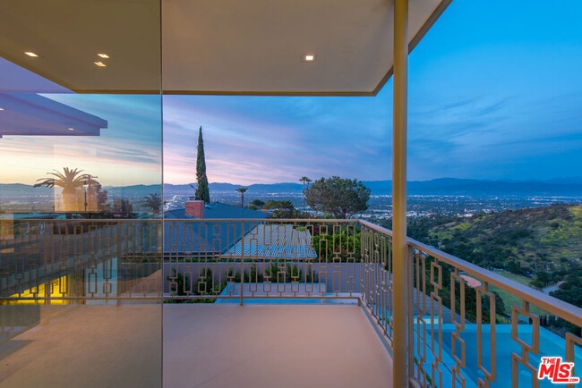 Building Photo - 3642 Beverly Ridge Dr