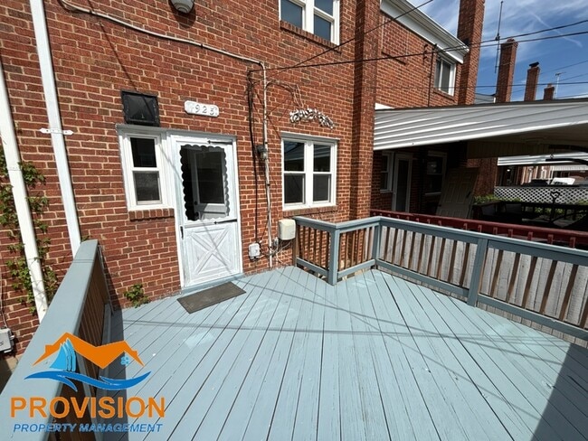 Building Photo - 1925 Jasmine Rd