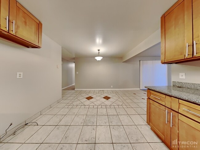 Building Photo - 809 Putnam St