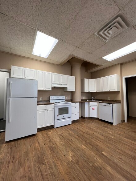 Building Photo - 705 1st Ave N
