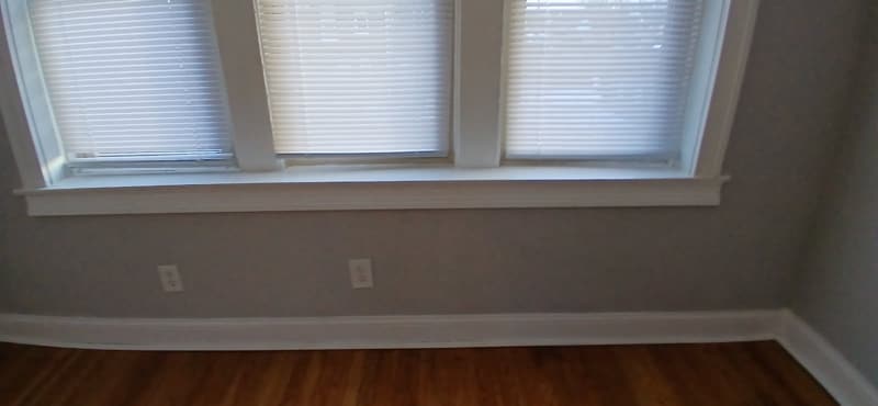 Building Photo - 1136 W 84th St