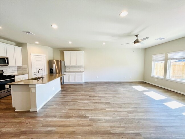 Building Photo - 3310 Silverton Dr