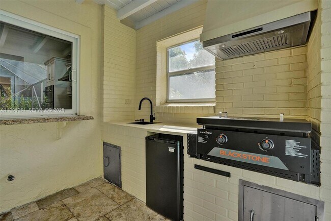 Building Photo - 3801 NW 27th Ave