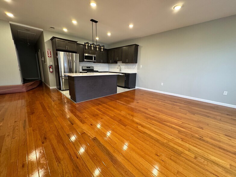 Building Photo - 61 N Grove St