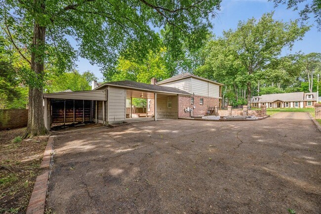 Building Photo - 2232 Burfordi Ln
