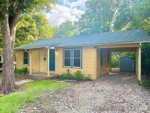 Building Photo - East Austin 2x1 Home!
