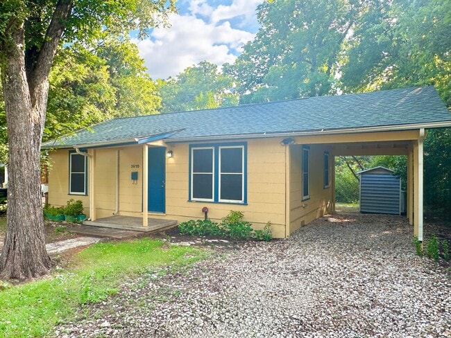 Primary Photo - East Austin 2x1 Home!