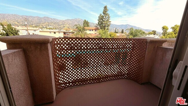 Building Photo - 421 E Santa Anita Ave