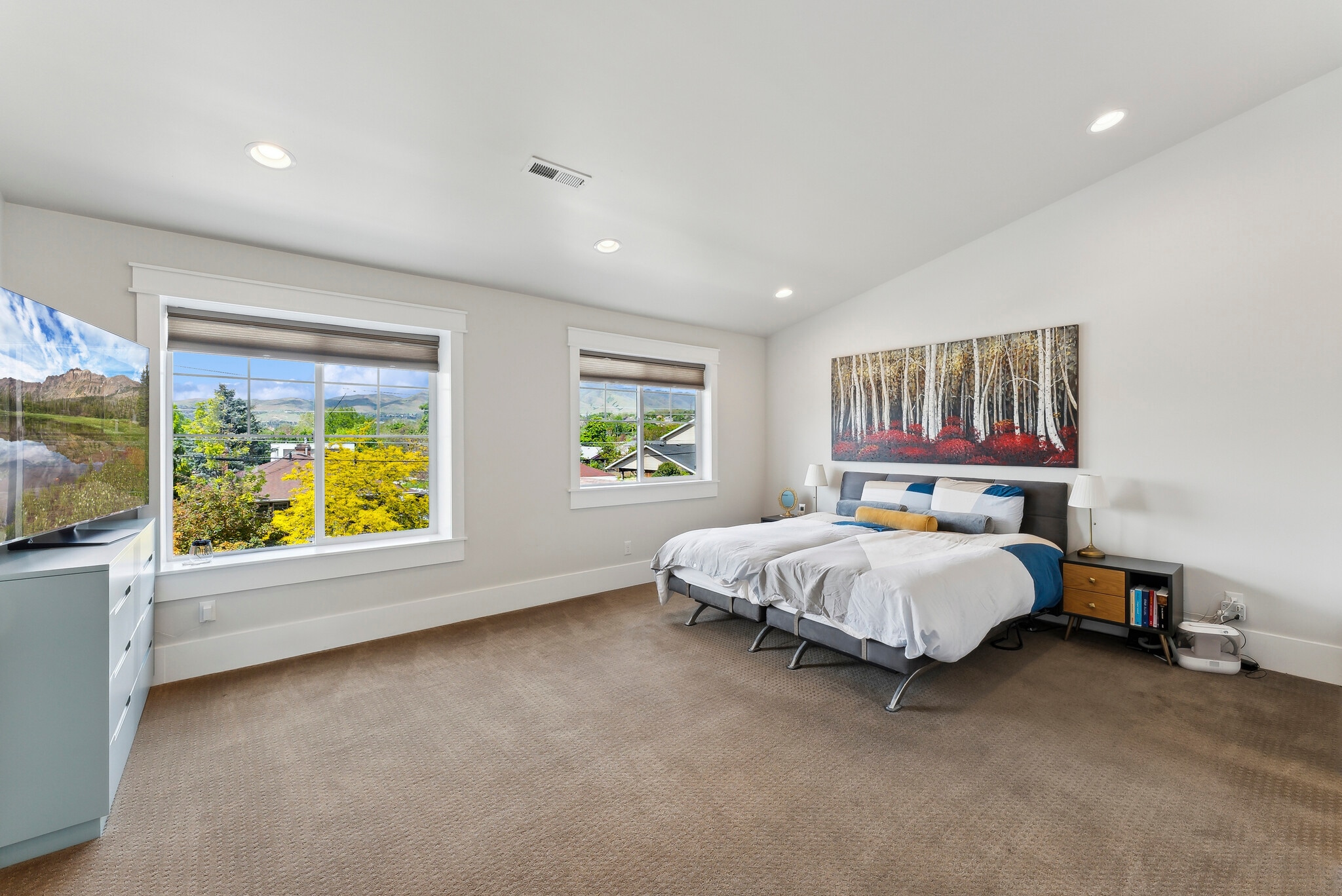 upstairs master suite - 1044 E Wood Ave