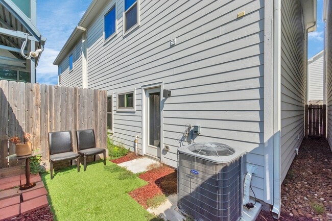 Building Photo - 1919 Gano St