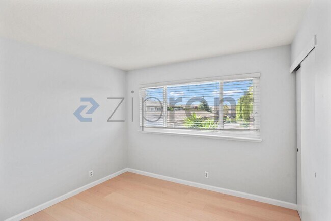 Building Photo - 1030 Gull Ave