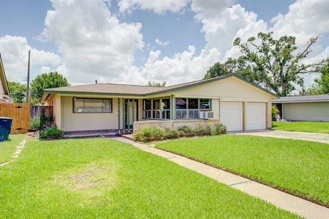 Building Photo - 8623 Norton Dr