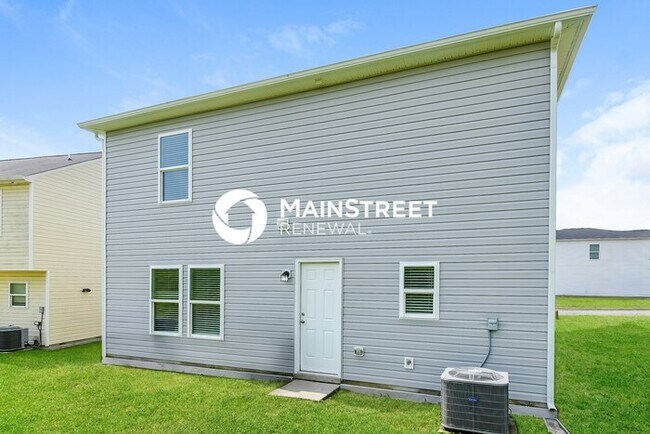 Building Photo - 4 Bedroom Pet-Friendly Home in Greensboro, NC with Main Street Renewal