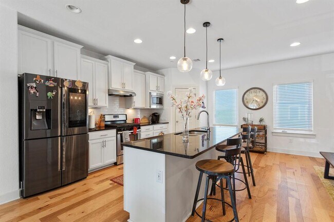 Building Photo - 7203 Bassett Ct