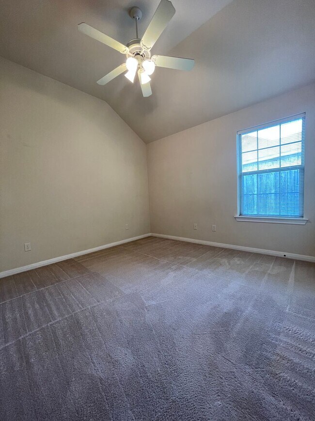 Building Photo - Duplex