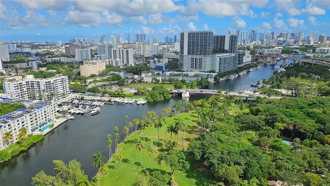 Building Photo - 1861 NW N River Dr