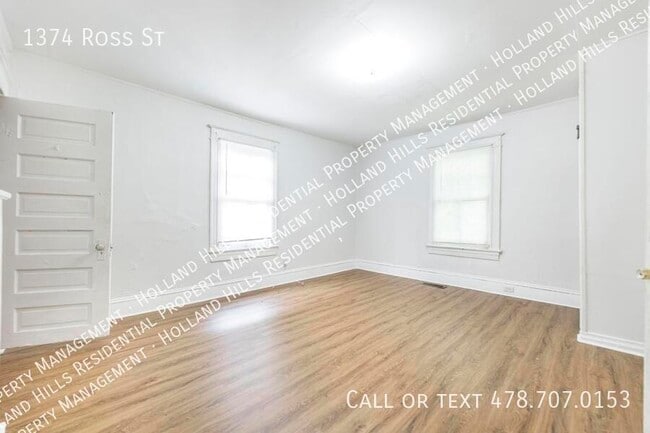 Building Photo - 1374 Ross St