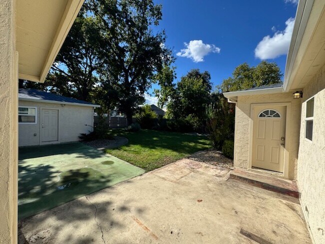 Building Photo - Charming Updated 4-Bedroom Home in the Garden Tract – Hardwood Floors, Central Air, 2-Car Garage ...