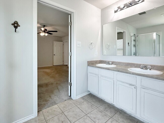 Building Photo - 165 Flagstone Trail