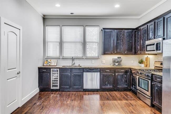 Building Photo - 4323 Dickason Ave