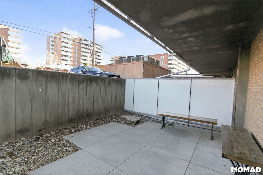 Building Photo - 2500 S York St