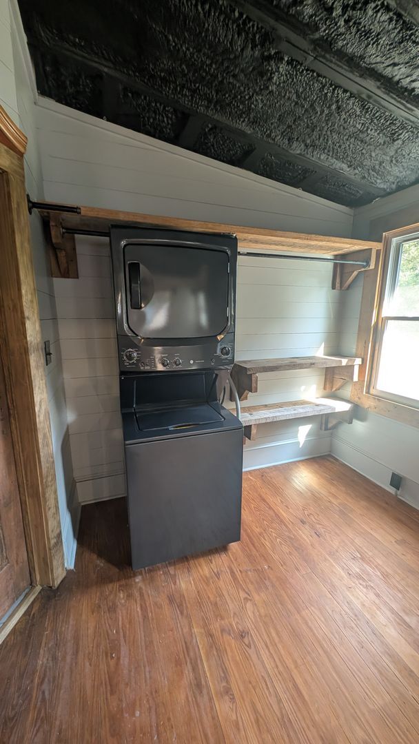 Building Photo - Completely remodeled Studio Home