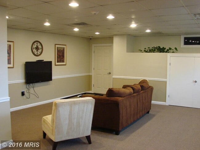 Building Photo - 5353 Columbia Pike