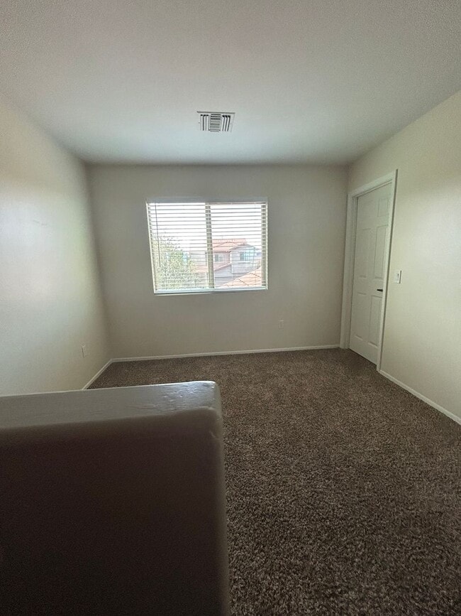 Building Photo - Three bedroom 2.5 bath two story home
